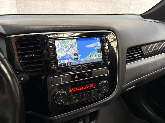 Mitsubishi OUTLANDER 2.4 PHEV Deluxe 225Pk Automaat (SCHUIFDAK, GROOT NAVI, LEDER, ZWART HEMEL, 360 CAMERA, GETINT GLAS, SPORTSTOELEN, ADAPTIVE CRUISE, STUUR/STOELVERWARMING, NIEUWE APK, NIEUWSTAAT)