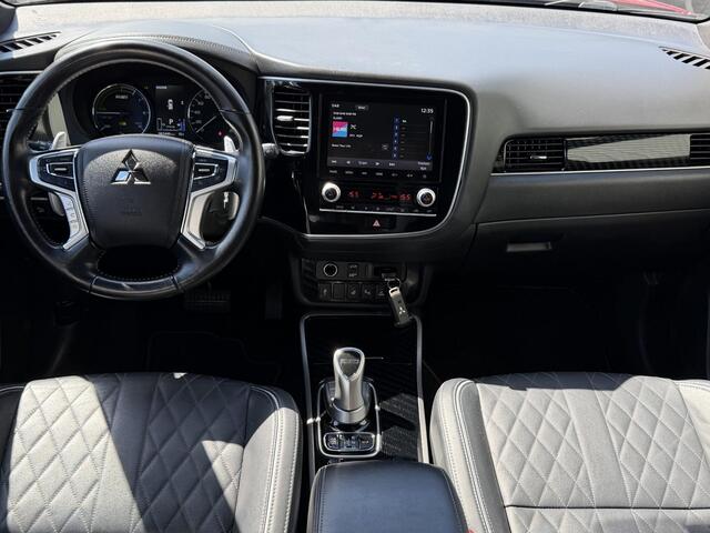Mitsubishi OUTLANDER 2.4 PHEV Instyle / Dealer onderhouden / Lederen bekleding / Trekhaak 1500KG trekgewicht / All Season banden / Full LED / Navigatie / Apple CarPlay/Android Auto /
