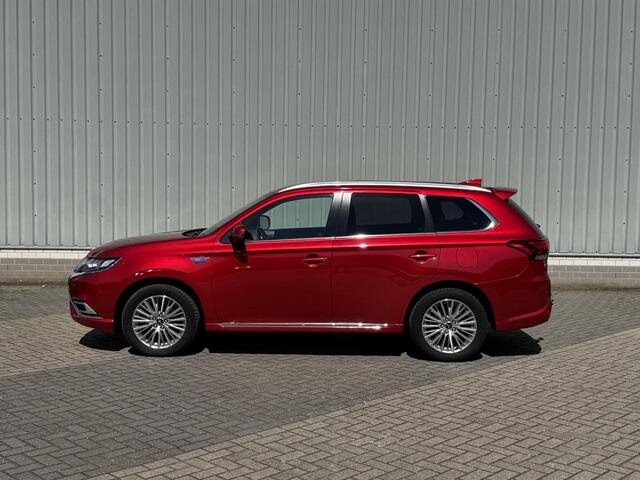 Mitsubishi OUTLANDER 2.4 PHEV Instyle / Dealer onderhouden / Lederen bekleding / Trekhaak 1500KG trekgewicht / All Season banden / Full LED / Navigatie / Apple CarPlay/Android Auto /
