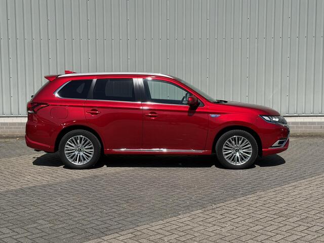 Mitsubishi OUTLANDER 2.4 PHEV Instyle / Dealer onderhouden / Lederen bekleding / Trekhaak 1500KG trekgewicht / All Season banden / Full LED / Navigatie / Apple CarPlay/Android Auto /