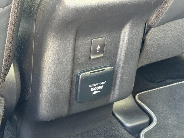 Mitsubishi OUTLANDER 2.4 PHEV Instyle / Dealer onderhouden / Lederen bekleding / Trekhaak 1500KG trekgewicht / All Season banden / Full LED / Navigatie / Apple CarPlay/Android Auto /