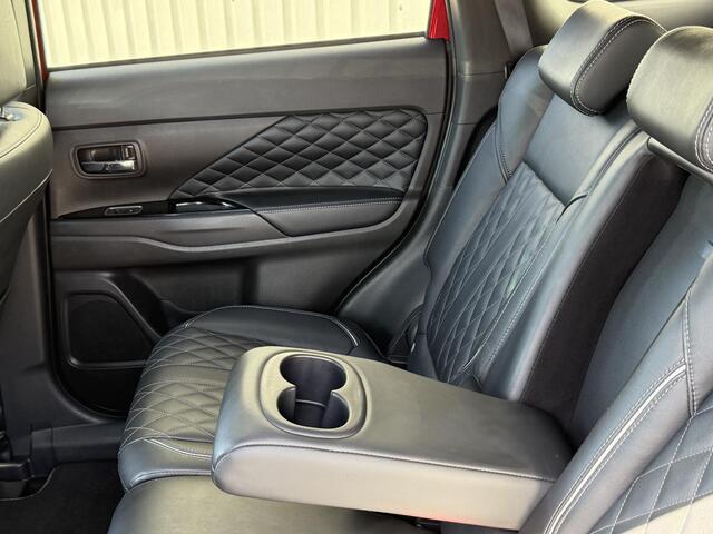 Mitsubishi OUTLANDER 2.4 PHEV Instyle / Dealer onderhouden / Lederen bekleding / Trekhaak 1500KG trekgewicht / All Season banden / Full LED / Navigatie / Apple CarPlay/Android Auto /