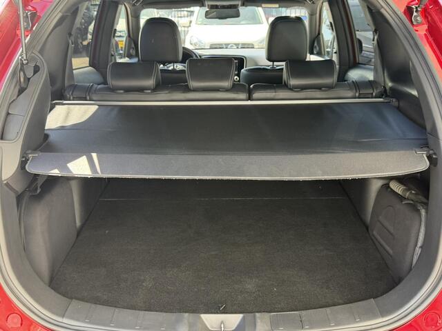 Mitsubishi OUTLANDER 2.4 PHEV Instyle / Dealer onderhouden / Lederen bekleding / Trekhaak 1500KG trekgewicht / All Season banden / Full LED / Navigatie / Apple CarPlay/Android Auto /