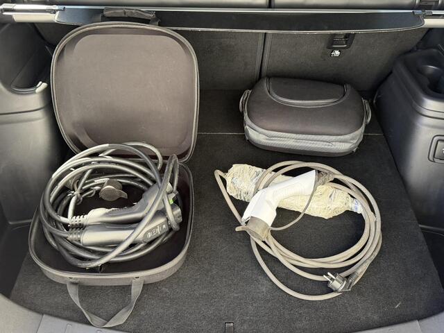 Mitsubishi OUTLANDER 2.4 PHEV Instyle / Dealer onderhouden / Lederen bekleding / Trekhaak 1500KG trekgewicht / All Season banden / Full LED / Navigatie / Apple CarPlay/Android Auto /