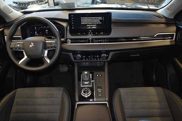 Mitsubishi OUTLANDER 2.4 PHEV First Edition | Direct Leverbaar | 8 Jaar Mitsubishi Garantie |