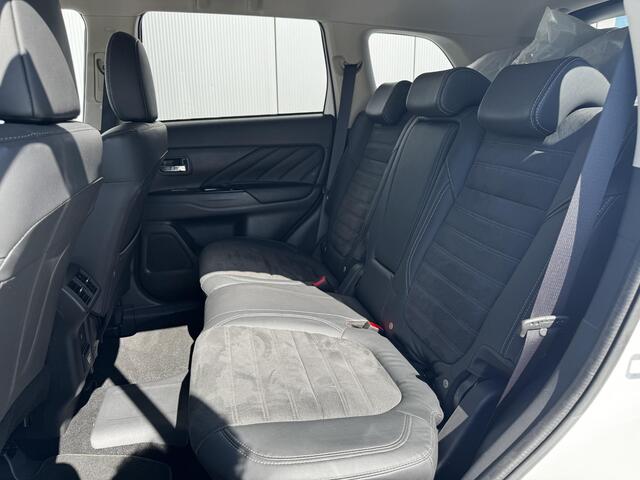 Mitsubishi OUTLANDER 2.4 PHEV Intense+ Afneembare Trekhaak / Trekgewicht 1.500 KG / Stoelverwarming / Achteruitrijcamera /