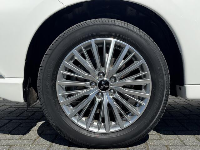 Mitsubishi OUTLANDER 2.4 PHEV Intense+ Afneembare Trekhaak / Trekgewicht 1.500 KG / Stoelverwarming / Achteruitrijcamera /