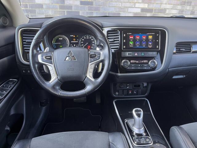 Mitsubishi OUTLANDER 2.0 PHEV - TREKH. - CAMERA