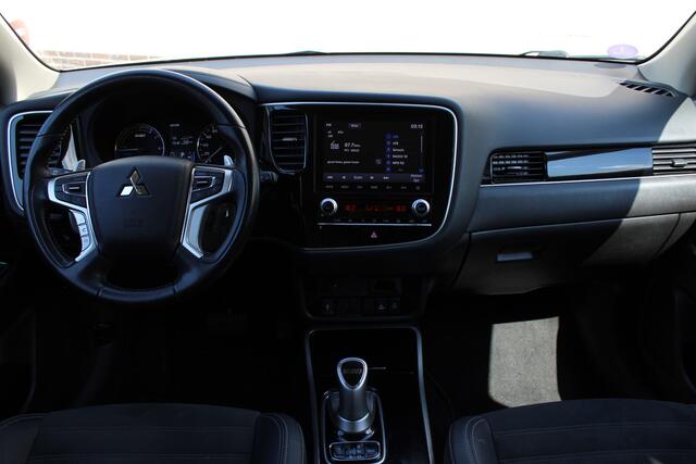Mitsubishi OUTLANDER 2.4 PHEV Intense+ | Trekhaak | Camera | Navigatie |