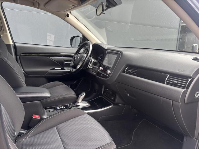 Mitsubishi OUTLANDER 2.4 PHEV Pure / trekhaak / 1500 kg trekgewicht / Apple carplay / Android auto / achteruitrijcamera / cruise control / voor en achteruitrijsensoren /