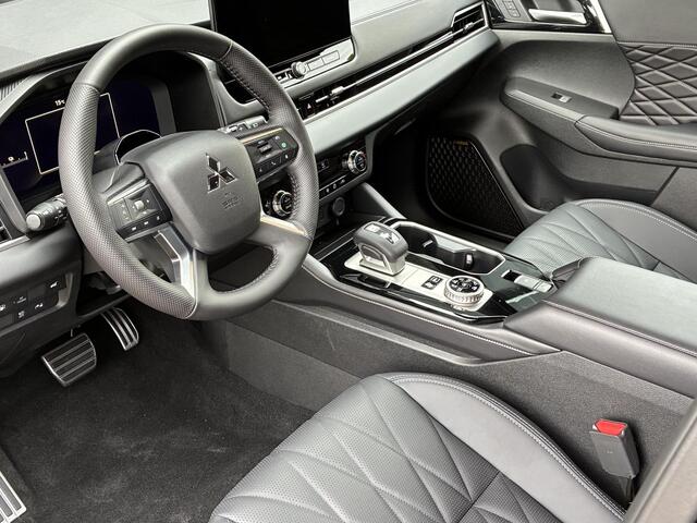 Mitsubishi OUTLANDER 2.4 PHEV BlackEdition NIEUW UIT VOORRAAD LEVERBAAR | BlackEdition | Lederen Bekleding | Verwarmbare stoelen | Stoelventilatie voor | Adaptieve Cruise Control | Parkeersensoren voor- en achter | Verwarmbare achterbank | Panoramadak Elektrisch | 8 jaar fabr