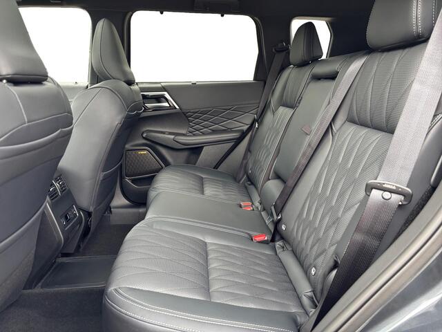 Mitsubishi OUTLANDER 2.4 PHEV Instyle+ | BLACK EDITION | ALLE OPTIES | DIRECT LEVERBAAR |