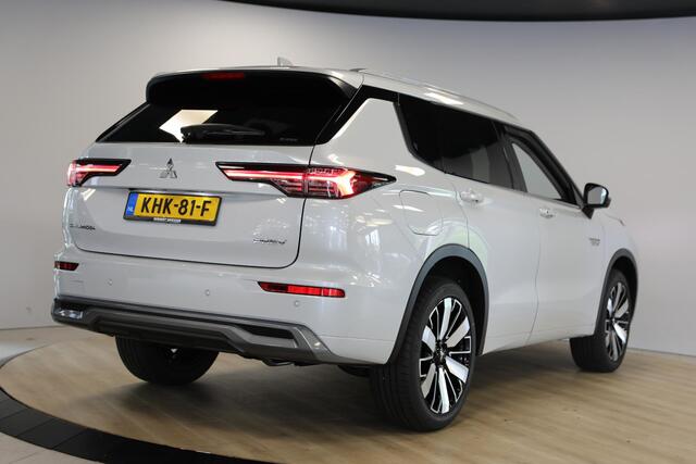 Mitsubishi OUTLANDER 2.4 PHEV Instyle | Schuif- kanteldak | Leer | Head-Up