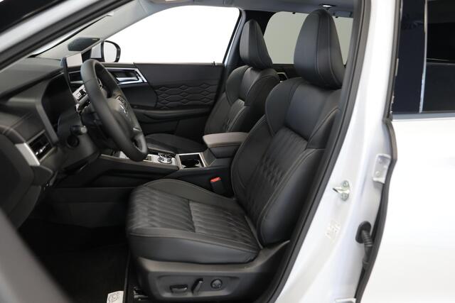 Mitsubishi OUTLANDER 2.4 PHEV Instyle | Schuif- kanteldak | Leer | Head-Up