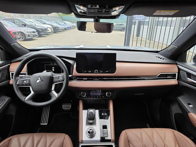 Mitsubishi OUTLANDER 2.4 PHEV Instyle+ | Trekhaak | Open dak | Elektrische Achterklep |