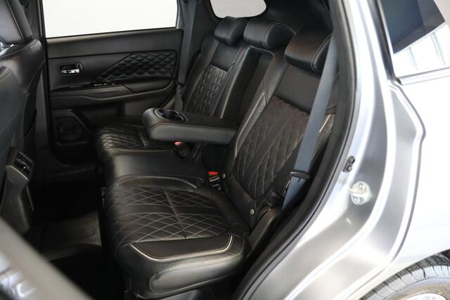 Mitsubishi OUTLANDER 2.4 PHEV Instyle | Trekhaak | Schuif- kanteldak | Leer