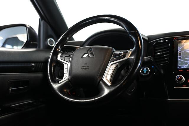 Mitsubishi OUTLANDER 2.4 PHEV Instyle | Trekhaak | Schuif- kanteldak | Leer
