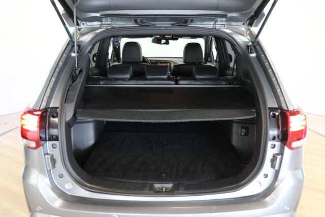 Mitsubishi OUTLANDER 2.4 PHEV Instyle | Trekhaak | Schuif- kanteldak | Leer