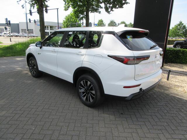 Mitsubishi OUTLANDER 2.4 PHEV Pure | 4WD | AUTOMAAT | 306 PK | NIEUWE AUTO !!