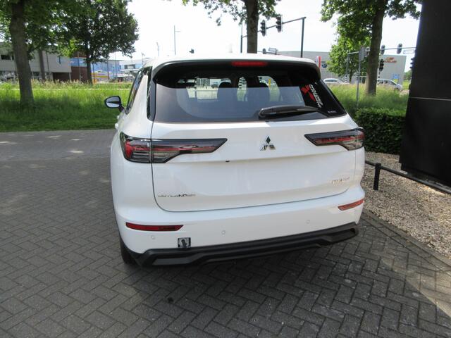 Mitsubishi OUTLANDER 2.4 PHEV Pure | 4WD | AUTOMAAT | 306 PK | NIEUWE AUTO !!