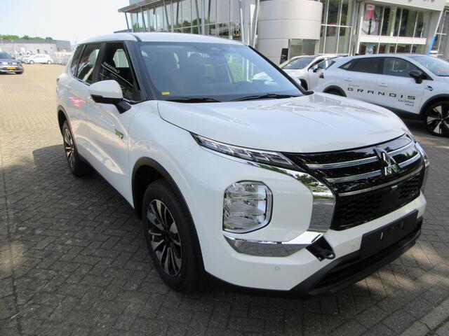 Mitsubishi OUTLANDER 2.4 PHEV Pure | 4WD | AUTOMAAT | 306 PK | NIEUWE AUTO !!