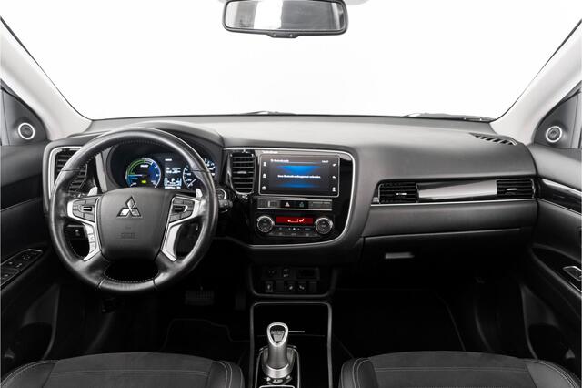 Mitsubishi OUTLANDER 2.4 PHEV Intense+|Trekhaak|Schuifdak|Stoelverwarming