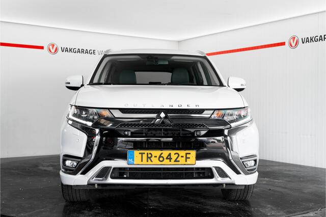 Mitsubishi OUTLANDER 2.4 PHEV Intense+|Trekhaak|Schuifdak|Stoelverwarming