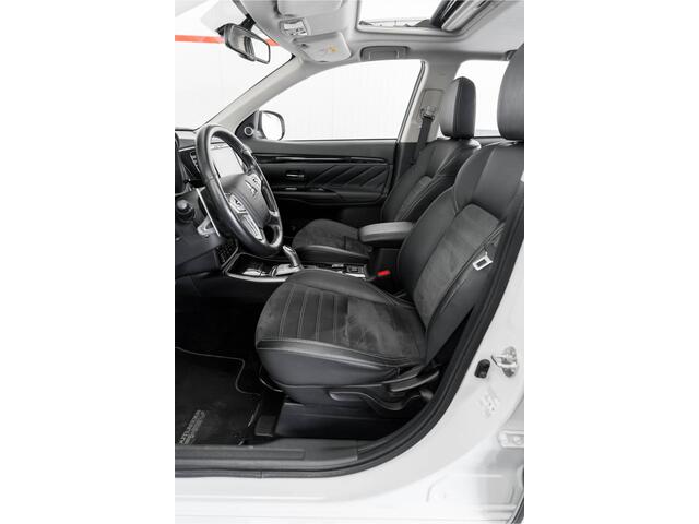 Mitsubishi OUTLANDER 2.4 PHEV Intense+|Trekhaak|Schuifdak|Stoelverwarming