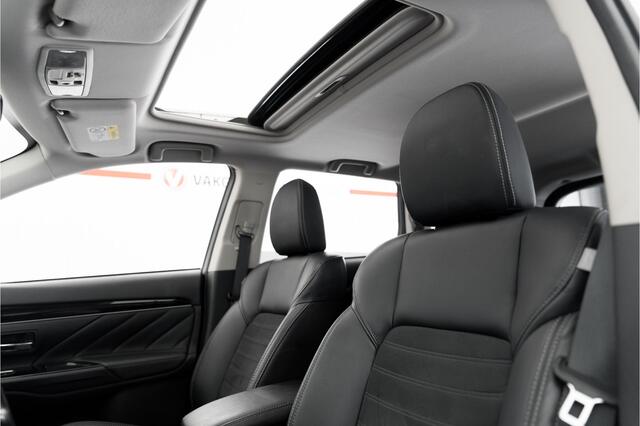Mitsubishi OUTLANDER 2.4 PHEV Intense+|Trekhaak|Schuifdak|Stoelverwarming