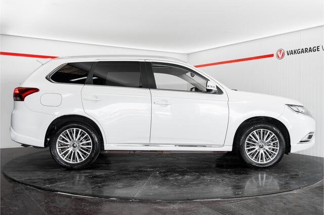 Mitsubishi OUTLANDER 2.4 PHEV Intense+|Trekhaak|Schuifdak|Stoelverwarming