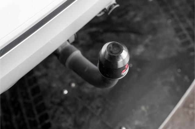 Mitsubishi OUTLANDER 2.4 PHEV Intense+|Trekhaak|Schuifdak|Stoelverwarming