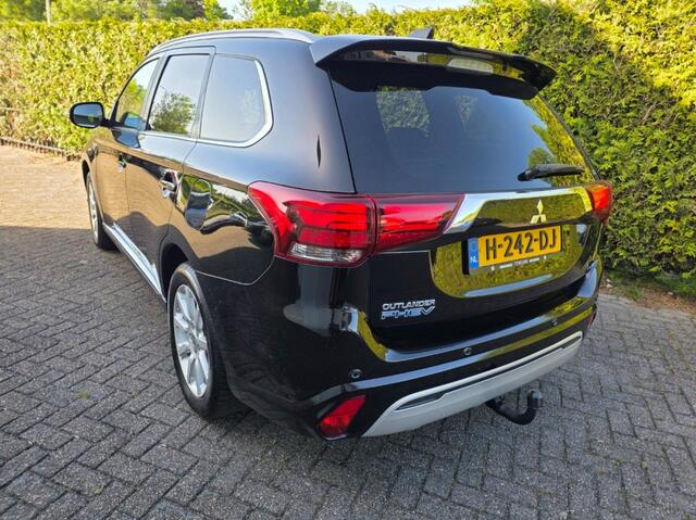 Mitsubishi OUTLANDER 2.4 PHEV Instyle