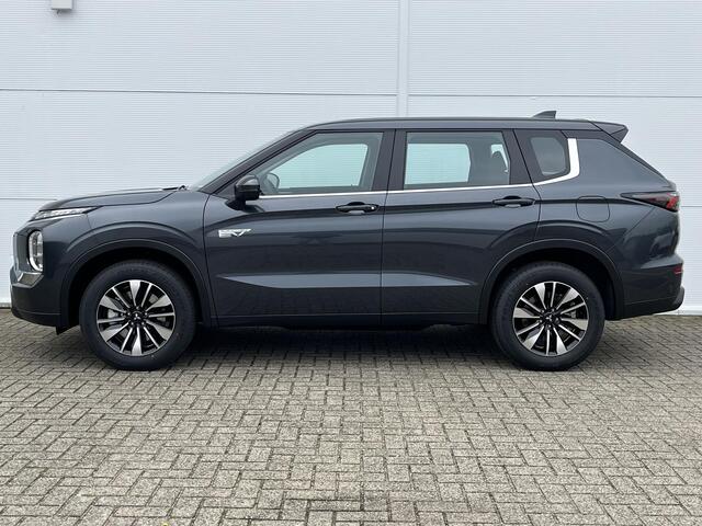 Mitsubishi OUTLANDER 2.4 PHEV Pure / ¤ 4.500,- Voordeel Op Nieuwprijs / Elektrische Range 86 KM WLTP / 1600KG Trekgewicht / 8 Jaar Fabrieksgarantie /