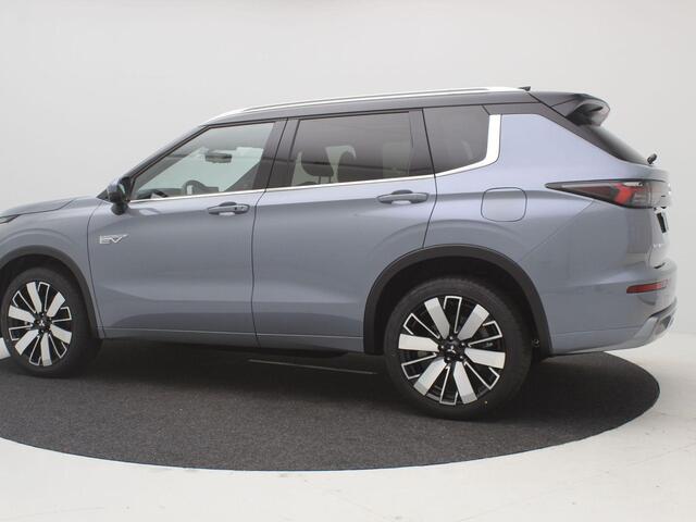 Mitsubishi OUTLANDER 2.4 PHEV Instyle+ /¤ 4.500,- Voordeel Op Nieuwprijs / Elektrische Range 86 KM WLTP / 1600KG Trekgewicht / 8 Jaar Fabrieksgarantie / Two-Tone kleuren combinatie /