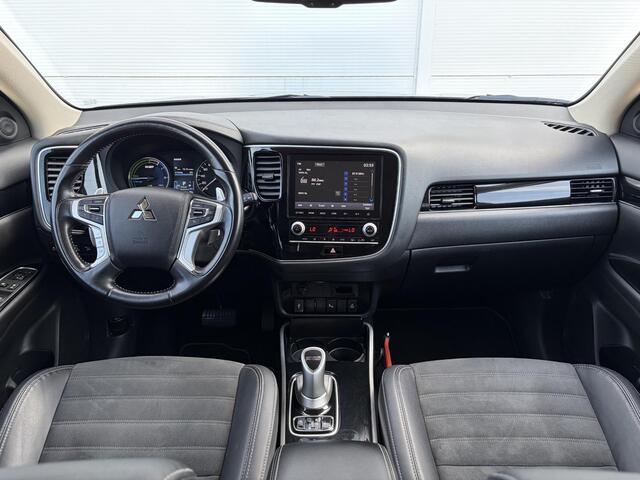 Mitsubishi OUTLANDER 2.4 PHEV Intense / Trekhaak ( 1500 kg ) / Apple Carplay/Android Auto / Cruise control /