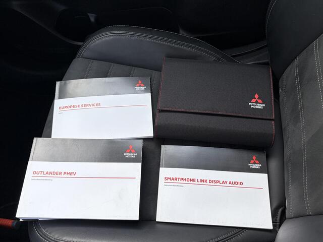 Mitsubishi OUTLANDER 2.4 PHEV Intense / Trekhaak ( 1500 kg ) / Apple Carplay/Android Auto / Cruise control /