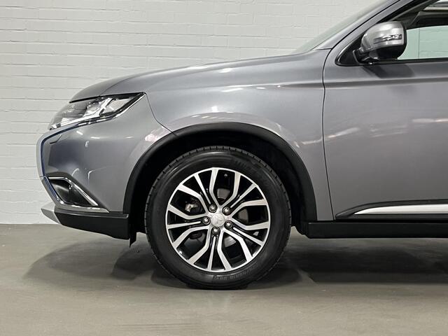 Mitsubishi OUTLANDER 2.0 Instyle 7 persoons | Trekhaak | Open dak | 360 Camera | Stuur-/stoelverwarming | Leder