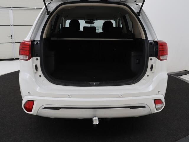 Mitsubishi OUTLANDER 2.4 PHEV Pure+ | SOH 71,6% | Stoelverwarming | Carplay | Camera | Trekhaak | Keyless | Climate control | DAB | Full LED | Cruise control | Bluetooth | Plug In