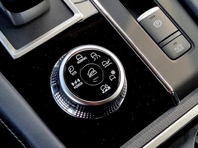 Mitsubishi OUTLANDER 2.4 PHEV Intense / Adaptief Cruise Control / Apple Carplay&Android Auto / 1600kg trekgewicht / Full-Map Navigatie / Airco / Stoelverwarming Voor / 360 Camera+Sensoren /