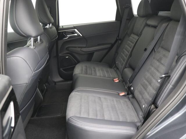 Mitsubishi OUTLANDER 2.4 PHEV Intense / Adaptief Cruise Control / Apple Carplay&Android Auto / 1600kg trekgewicht / Full-Map Navigatie / Airco / Stoelverwarming Voor / 360 Camera+Sensoren /