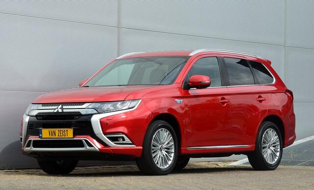 Mitsubishi OUTLANDER PHEV 2.4 INSTYLE 4WD | PLUG IN HYBRID | V2H | SOH % | LEER | LDW | CRUISE | CLIMATE | PDC | CAMERA | ELEKTR. ACHTERKLEP | FABRIEKSGARANTIE TOT 04-03-2027* | ALL IN RIJKLAARPRIJS