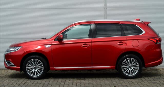 Mitsubishi OUTLANDER PHEV 2.4 INSTYLE 4WD | PLUG IN HYBRID | V2H | SOH % | LEER | LDW | CRUISE | CLIMATE | PDC | CAMERA | ELEKTR. ACHTERKLEP | FABRIEKSGARANTIE TOT 04-03-2027* | ALL IN RIJKLAARPRIJS