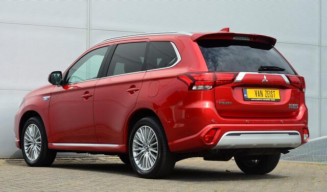 Mitsubishi OUTLANDER PHEV 2.4 INSTYLE 4WD | PLUG IN HYBRID | V2H | SOH % | LEER | LDW | CRUISE | CLIMATE | PDC | CAMERA | ELEKTR. ACHTERKLEP | FABRIEKSGARANTIE TOT 04-03-2027* | ALL IN RIJKLAARPRIJS
