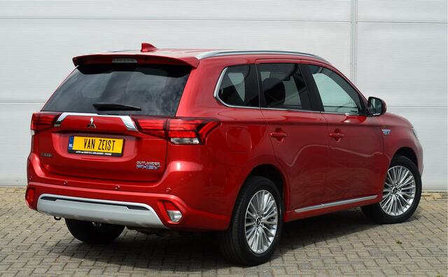 Mitsubishi OUTLANDER PHEV 2.4 INSTYLE 4WD | PLUG IN HYBRID | V2H | SOH % | LEER | LDW | CRUISE | CLIMATE | PDC | CAMERA | ELEKTR. ACHTERKLEP | FABRIEKSGARANTIE TOT 04-03-2027* | ALL IN RIJKLAARPRIJS
