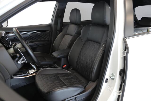 Mitsubishi OUTLANDER 2.4 PHEV Instyle | Schuif- kanteldak | Leer | Trekhaak
