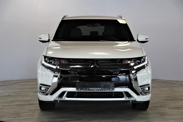 Mitsubishi OUTLANDER 2.4 PHEV Instyle | Schuif- kanteldak | Leer | Trekhaak