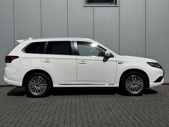 Mitsubishi OUTLANDER 2.4 PHEV Intense+ / Trekhaak Afneembaar / Trekgewicht 1.500 KG / Stoelverwarming / Achteruitrijcamera / Navigatie / Apple CarPlay & Android Auto / Stoel verwarming voor /