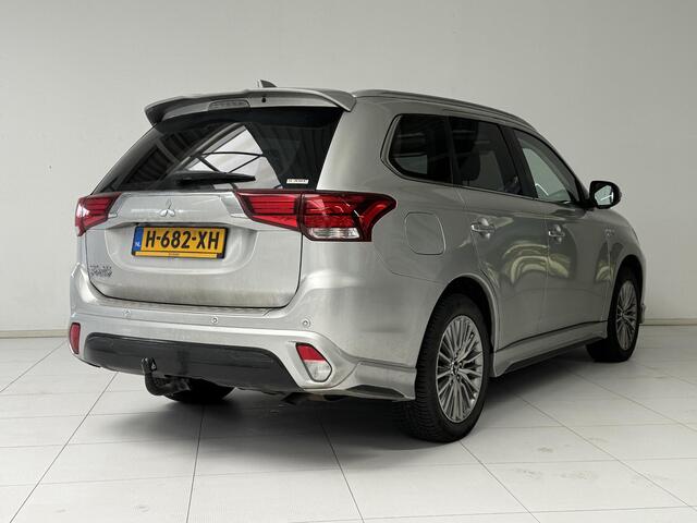 Mitsubishi OUTLANDER 2.4 PHEV Intense+ | Panoramadak | Apple CarPlay / Android Auto | 360° Camera | Trekhaak |