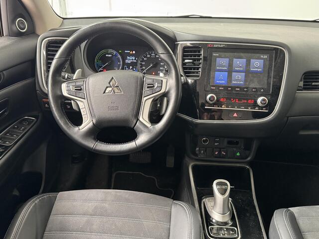 Mitsubishi OUTLANDER 2.4 PHEV Intense+ | Navigatie | 360° Camera | Panoramadak | Stoelverwarming |