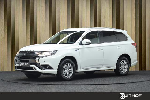 Mitsubishi OUTLANDER 2.4 PHEV Pure | Afneembare Trekhaak | Cruise-control | Camera | Clima | Apple Carplay & Android Auto | Parkeersensoren V+A | LM Velgen | Keyless | Stoelverwarming